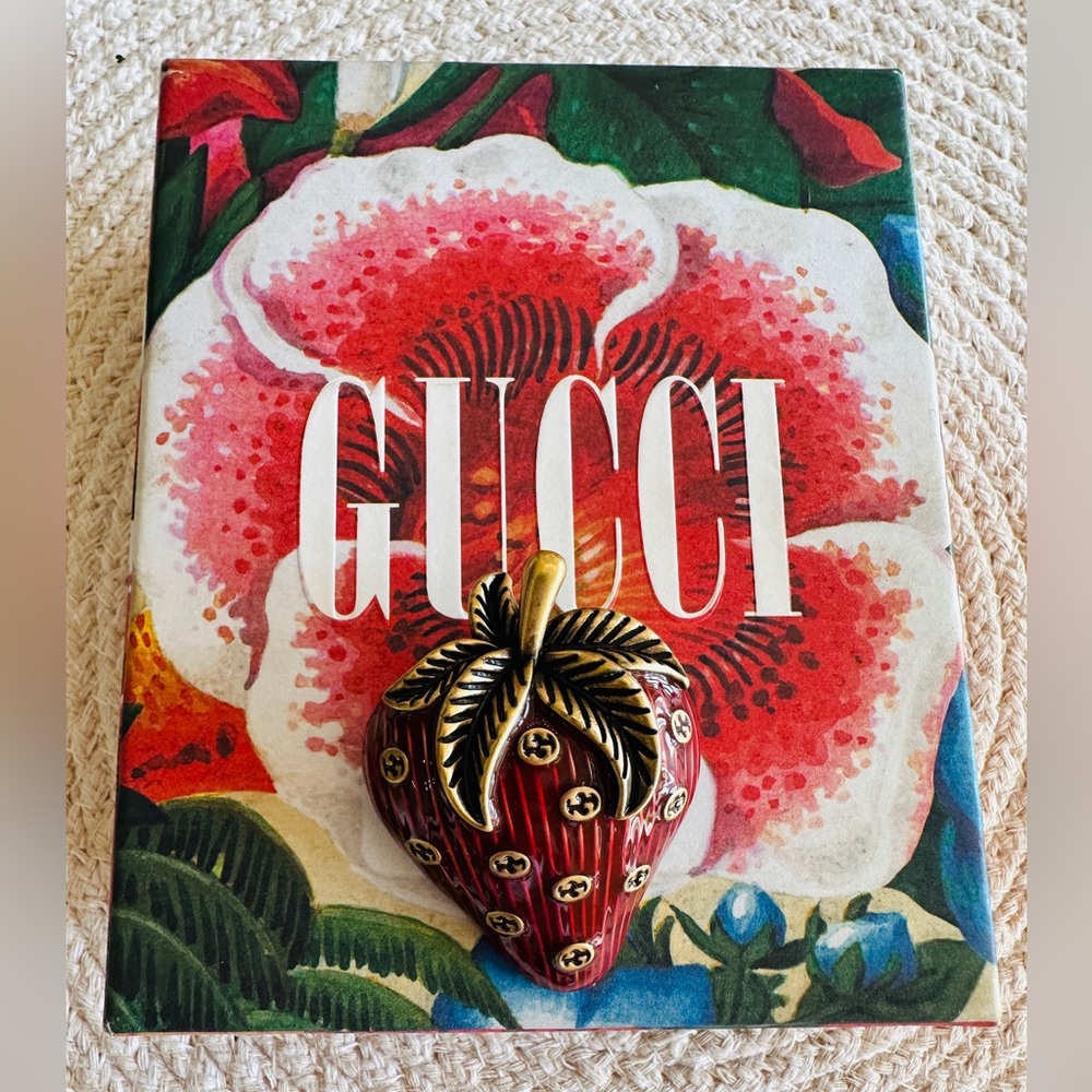 🆕Gucci Strawberry Enamel Brooch